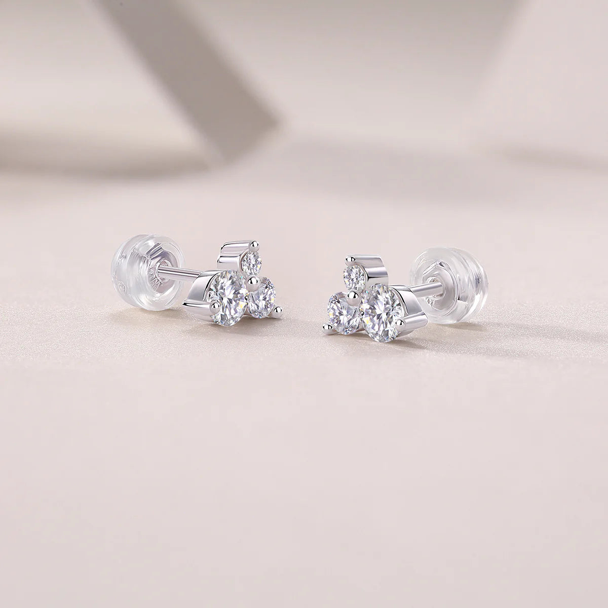 Fashionable Wavy Moissanite Silver Ear Rings