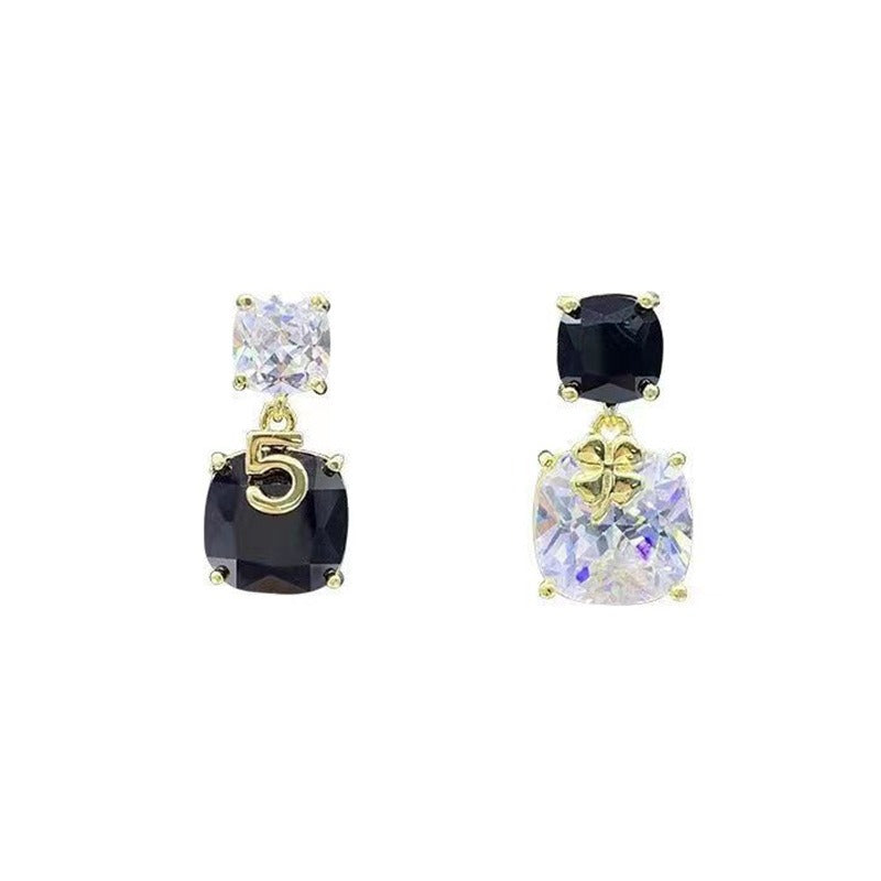 Fragrant Wind Asymmetric Black and White Crystal Earrings
