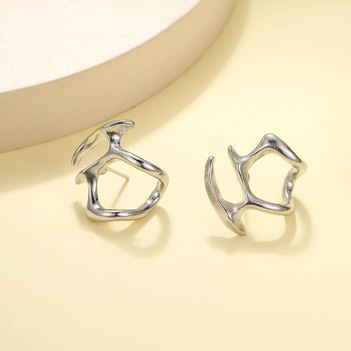 Cold wind Irregular Hollow out Metal Earrings